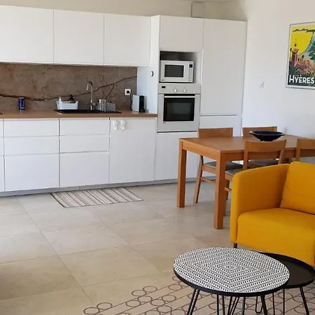 Appartement Bas Villa, Vue Mer, Centre Ville, Paradis, Calme